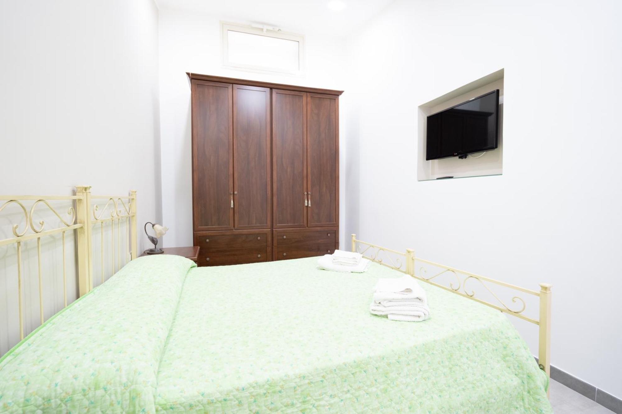 Casa Vacanza Serafino Apartment Catania Bagian luar foto